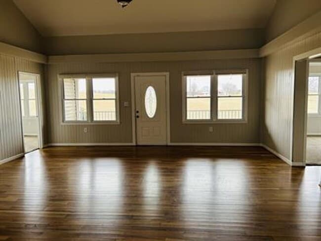 Building Photo - 3/2 Available Now