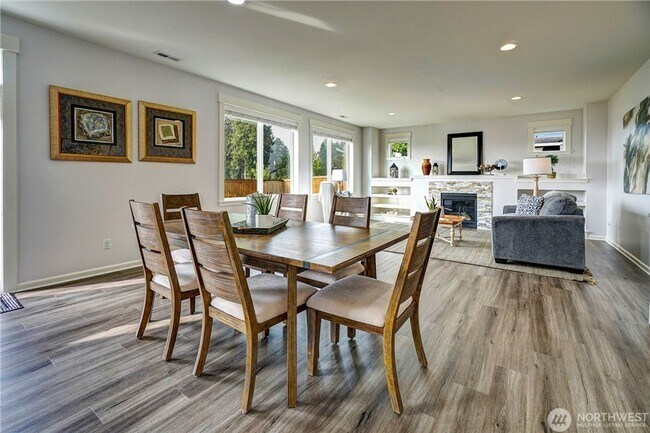Building Photo - Stylish 5-Bed Home in Desirable Bothell ; ...
