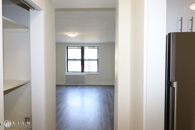 Building Photo - 41-40 Denman St