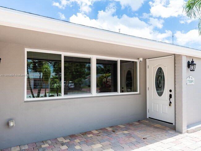 Foto del edificio - 3809 E Shore Rd