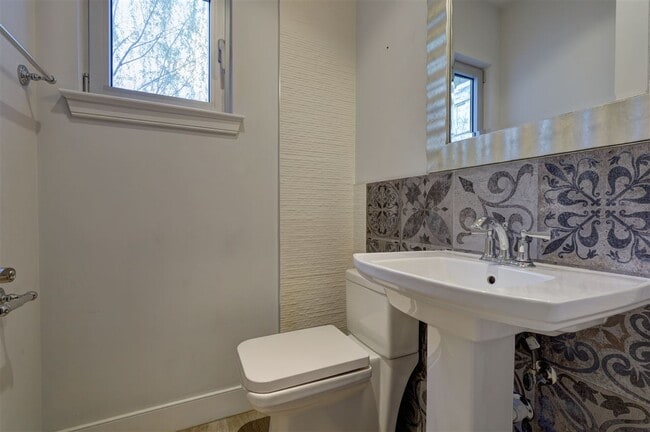 Building Photo - 24 Casta Ln