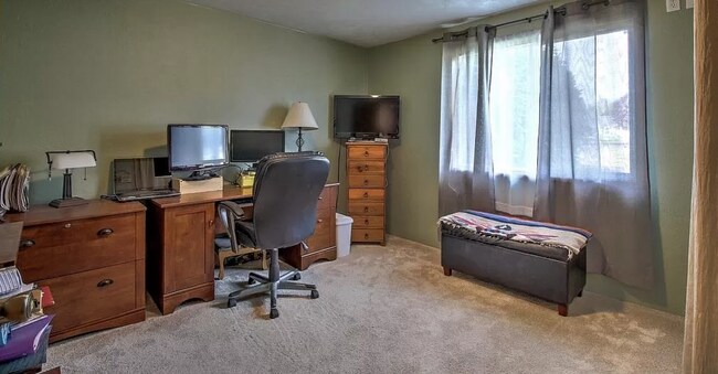 Foto del edificio - 2875 Barclay Rd