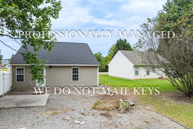 Building Photo - 621 Daffodil Way