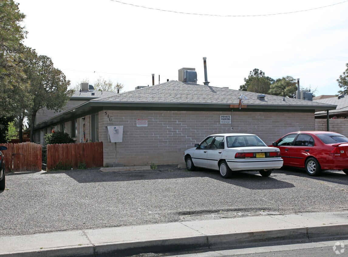 Building Photo - 512-516 Madeira Dr SE
