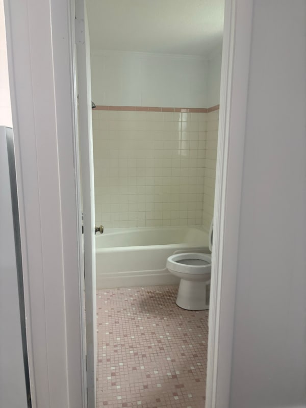 Building Photo - 601 N Main St