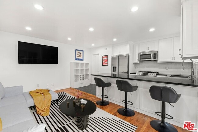 Building Photo - 927 Euclid St