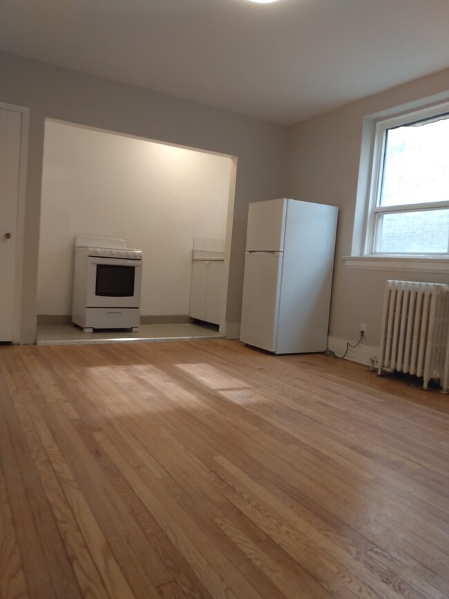 Building Photo - 1 Bedroom Apartment - Downtown Toronto