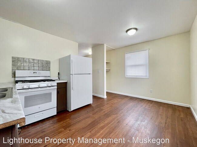 Building Photo - 3 br, 1 bath House - 1765 Huizenga St