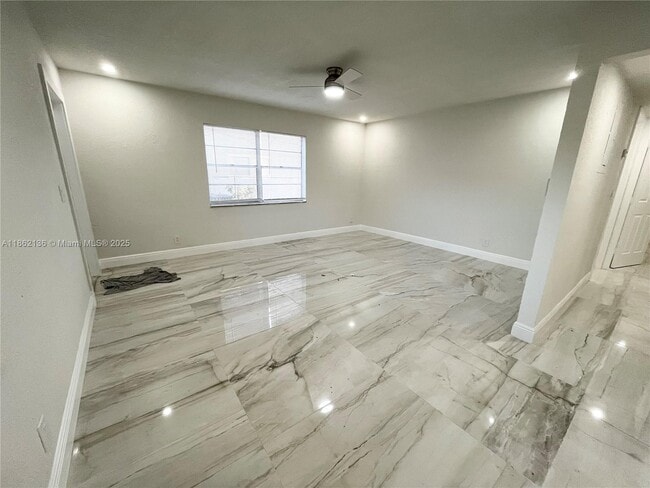 Building Photo - 8011 NW 44th Ct