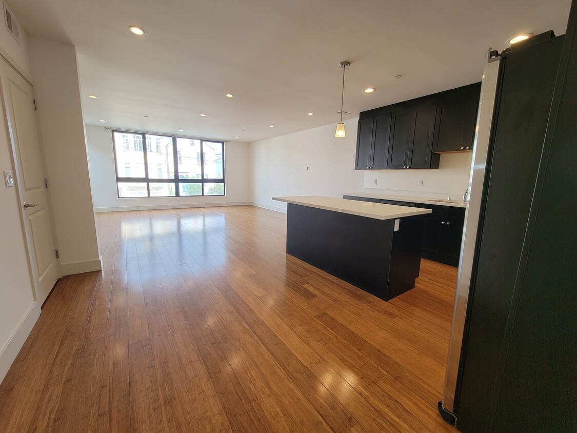 Primary Photo - 270 Brighton Ave