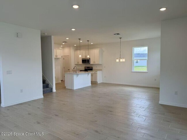 Foto del edificio - 856 Castleford Ave NE