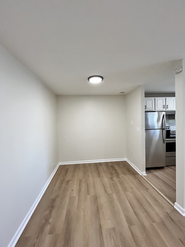 1 BDR DINING AREA - Fernwood Apartments