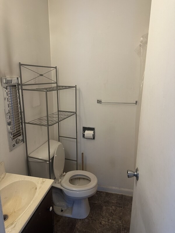 Foto del edificio - 145 E Main St