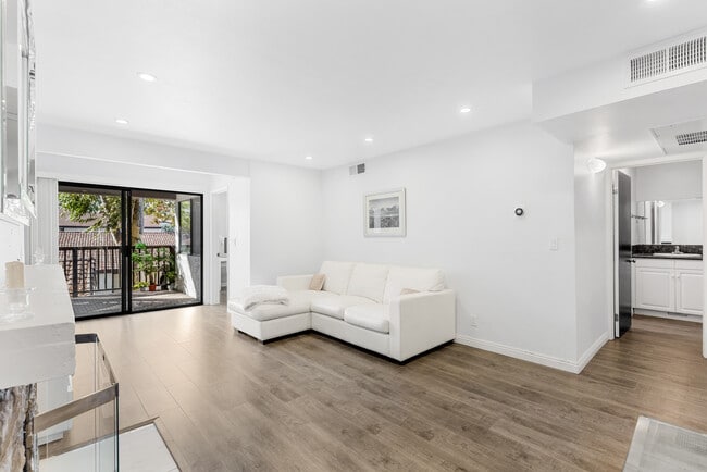 Building Photo - 6275 Canoga Ave