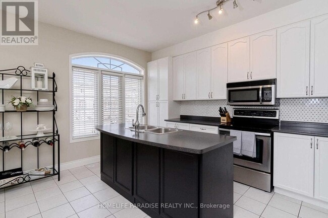 Building Photo - 2368 Sutton Dr