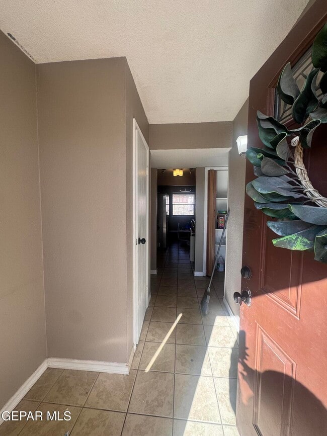 Foto del edificio - 701 Porras Dr