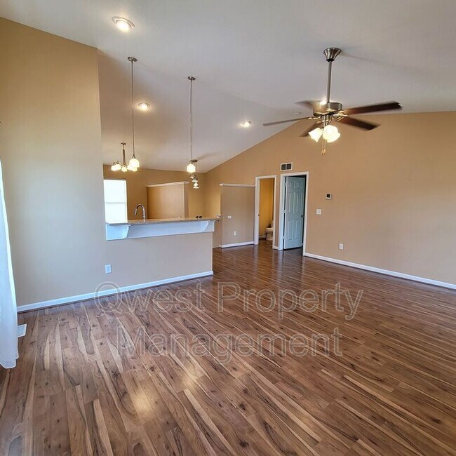 Building Photo - 3753 Creek Way Dr SE