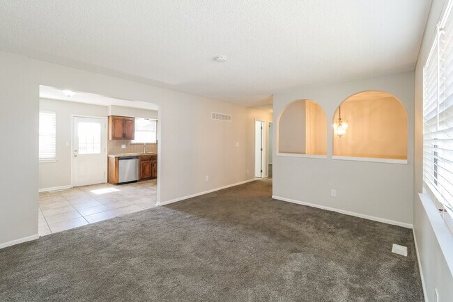 Foto del edificio - 101 E Pacific Dr