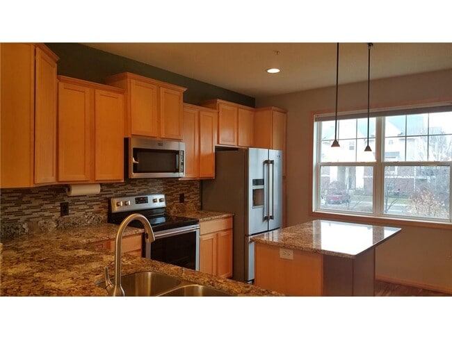Building Photo - 11749 Emery Village Dr N