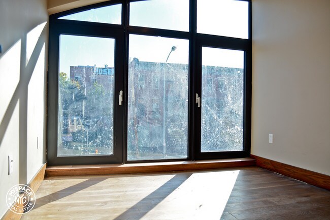 Building Photo - 865 Willoughby Ave