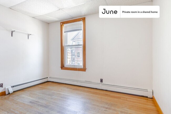 Foto del edificio - Room in Shared 5 bed/1 bath home