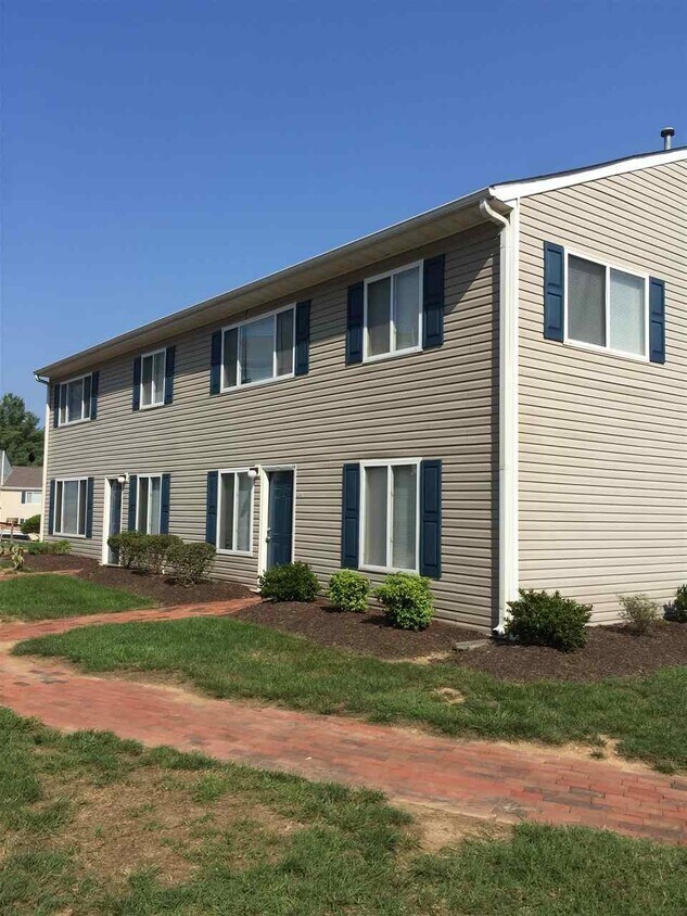 Foto principal - 3048 Northwoods Grove Rd