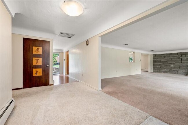 Building Photo - 441 Manor Rd