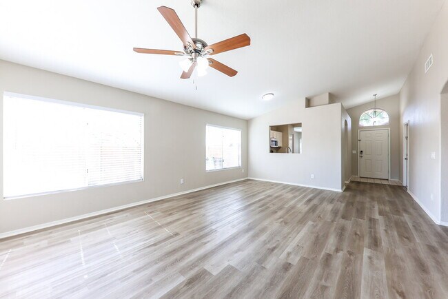 Foto del edificio - 2310 E Morrow Dr