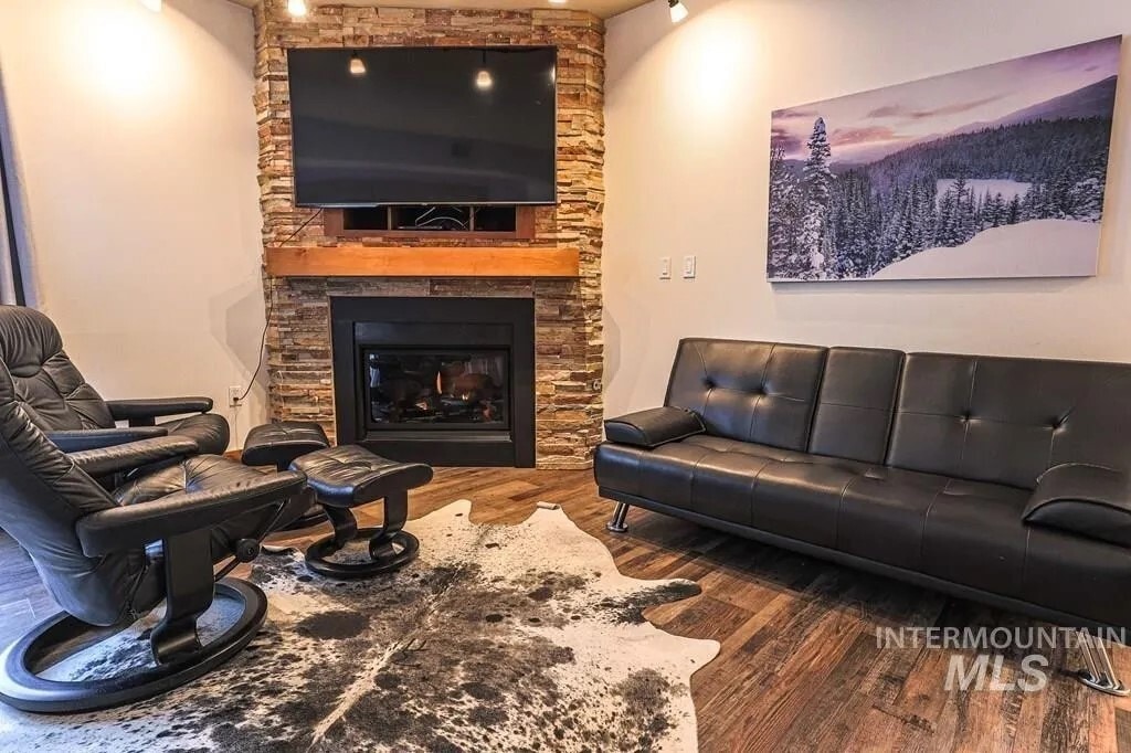 Primary Photo - 75 Arling Center Ct