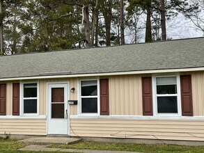 Building Photo - 1223 Davis St