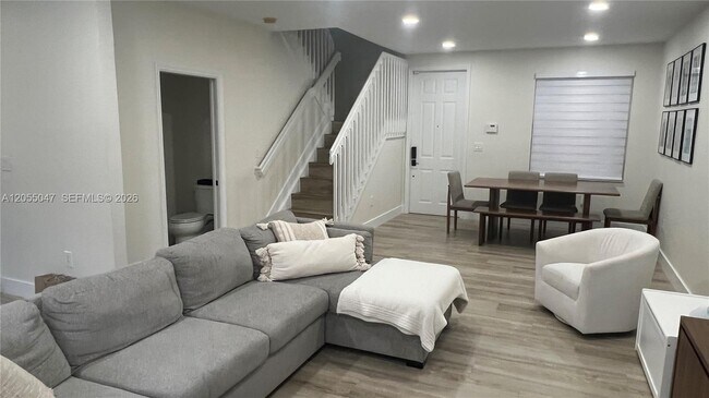 Foto del edificio - 13540 NW 7th Ct