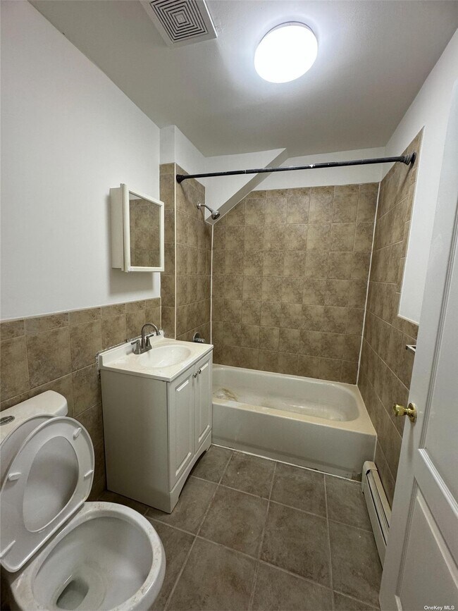Foto del edificio - 1049 E 226th St