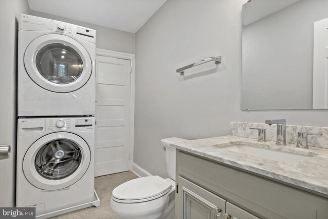 Building Photo - 428 Brookhurst Ave