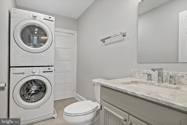 Foto del edificio - 428 Brookhurst Ave