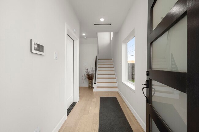 Building Photo - 3022 Holman St