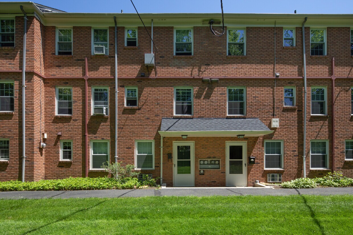 Primary Photo - 132 Claremont Rd