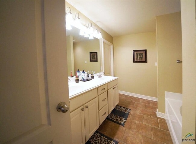 Foto del edificio - 5934 Grace Ave