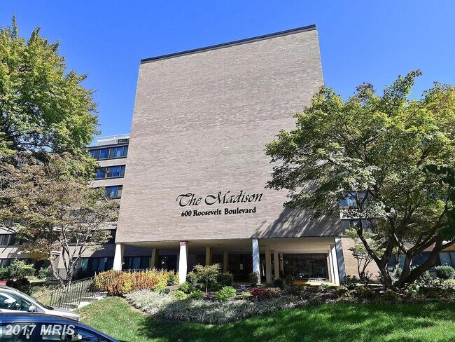 Building Photo - 600 Roosevelt Blvd