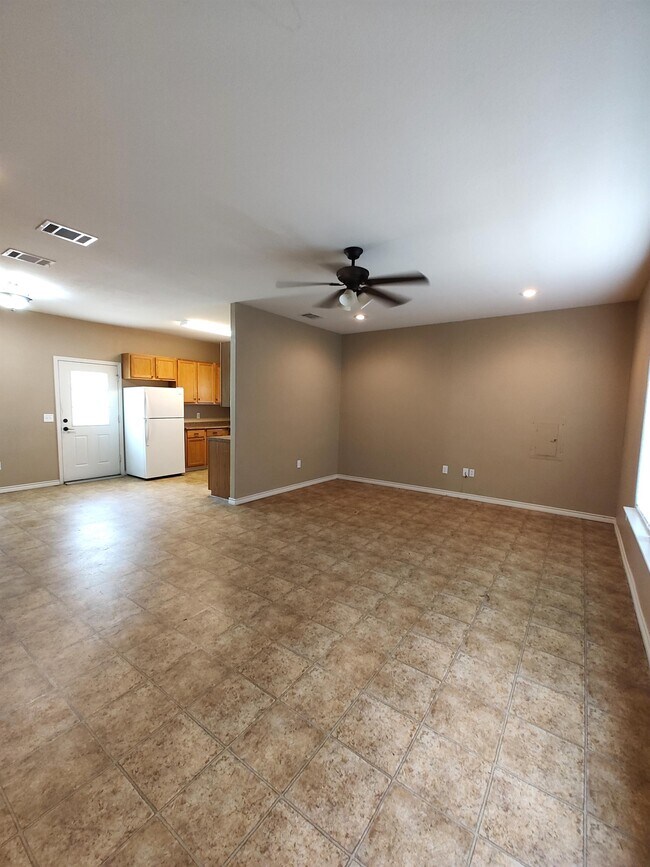 Building Photo - 407 TX-421