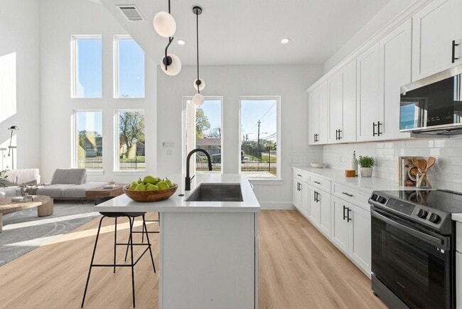 Foto del edificio - 5903 Doolittle Blvd