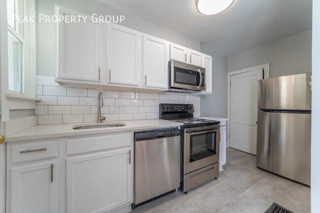 Building Photo - Renovation Complete! Available in May! 2 B...