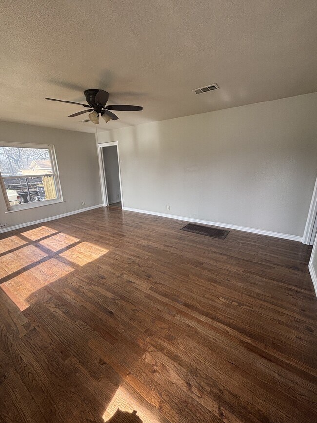 Foto del edificio - 206 E Belknap St