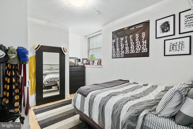 Building Photo - 427 Monroe St