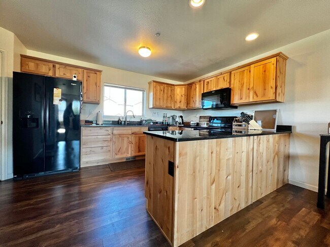 Foto del edificio - 2 Bedroom 2.5 bathroom Townhouse in Greeley