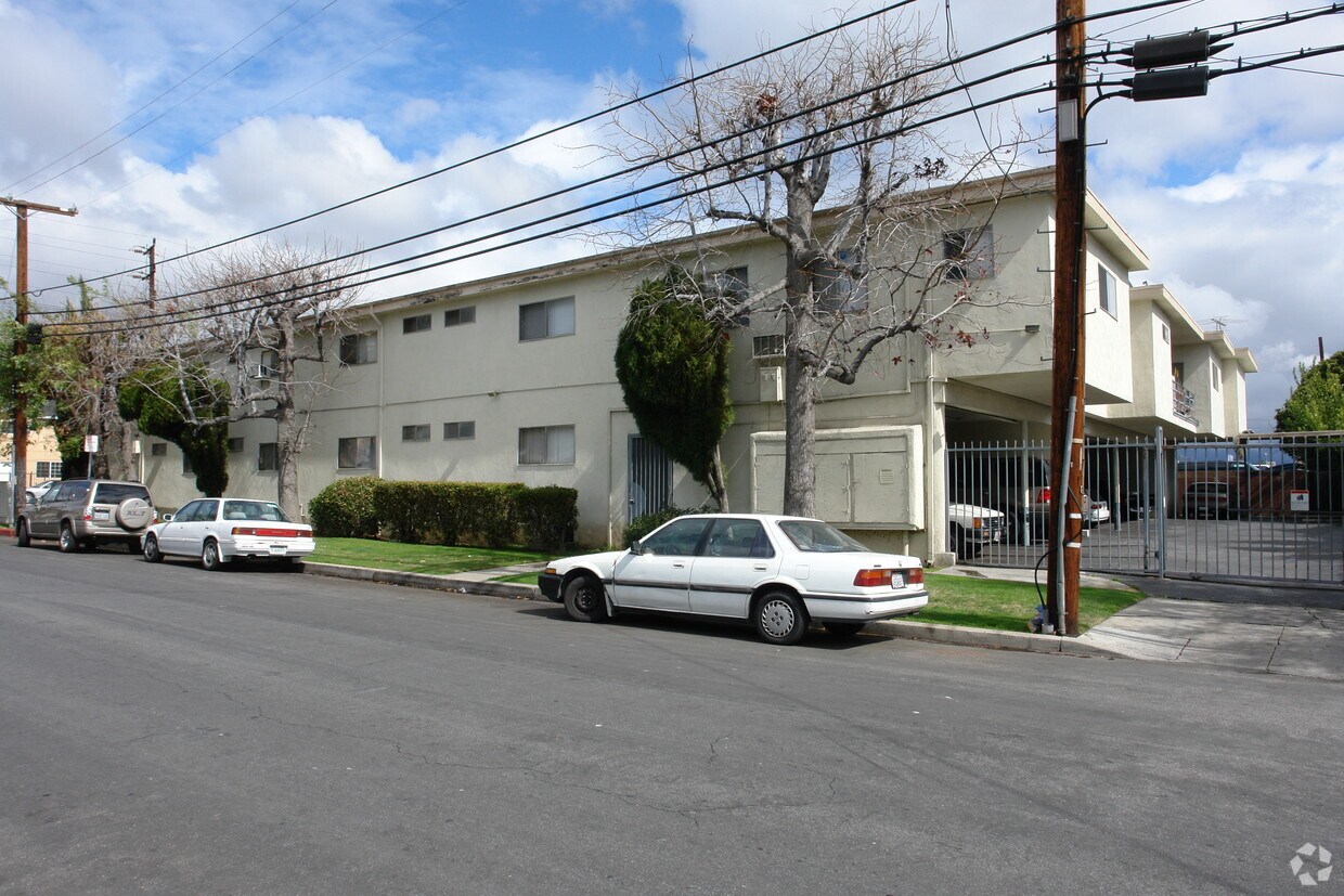Building Photo - 15352 Vanowen Street