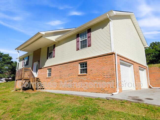 Foto del edificio - 1690 River Bend Rd