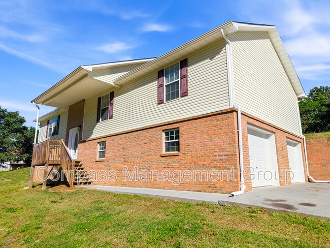Photo - 1690 River Bend Road House
