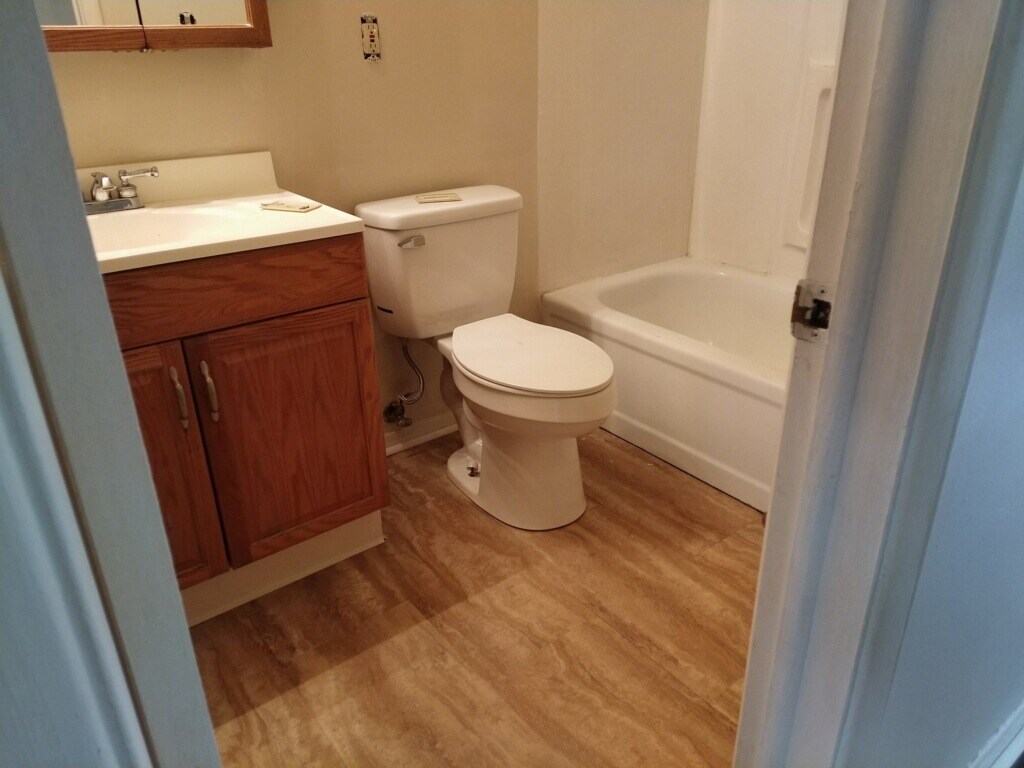 Baño principal - 10120 Hazelton Rd