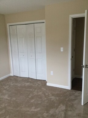 Foto del edificio - Updated 3BR/2BA Duplex | 1,350 Sq Ft | Stainless Appliances | Near Busch Gardens