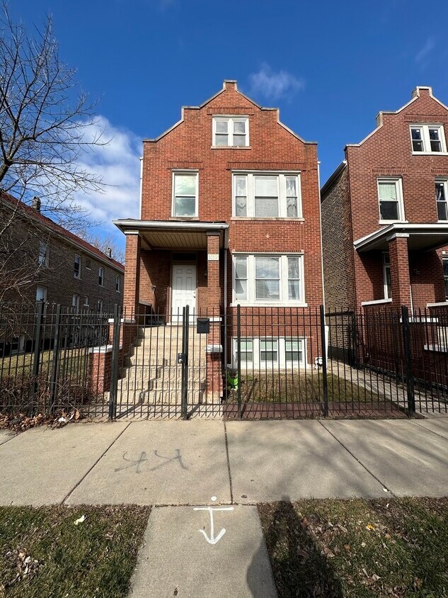 Primary Photo - 3052 W 44th St